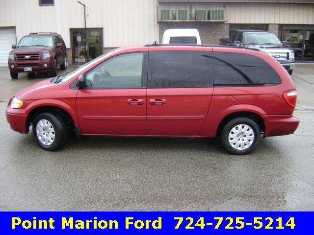 Chrysler Town and Country 2005 photo 1