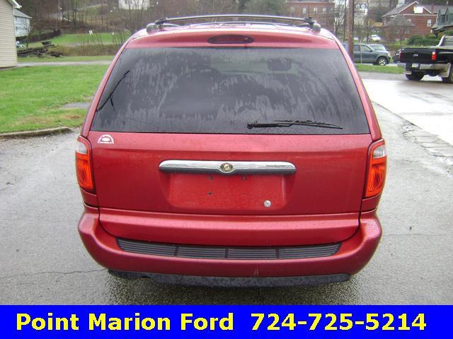 Chrysler Town and Country 2005 photo 3