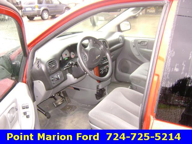 Chrysler Town and Country 2005 photo 5