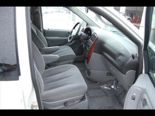 Chrysler Town and Country 2005 photo 4