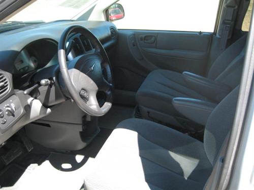 Chrysler Town and Country 2005 photo 3