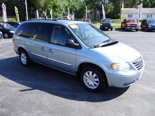 Chrysler Town and Country 2005 photo 5