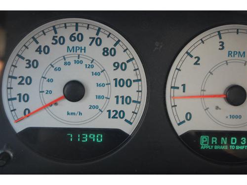 Chrysler Town and Country 2005 photo 3