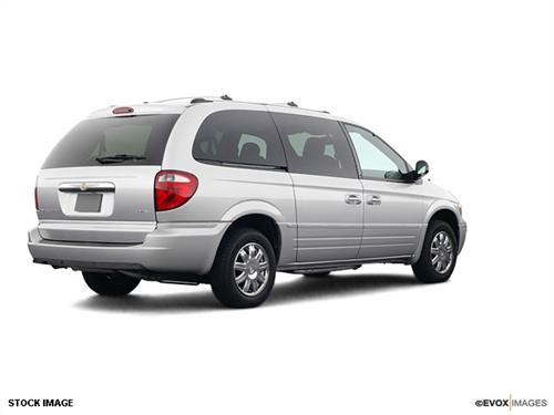 Chrysler Town and Country 2005 photo 1