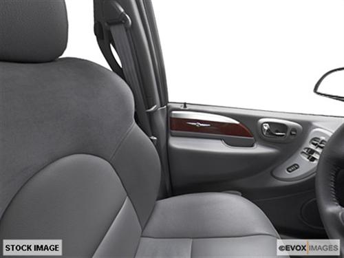 Chrysler Town and Country 2005 photo 4