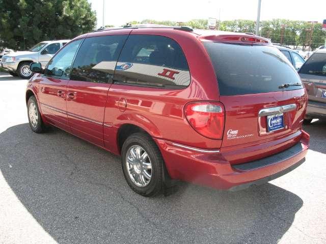 Chrysler Town and Country 2005 photo 3
