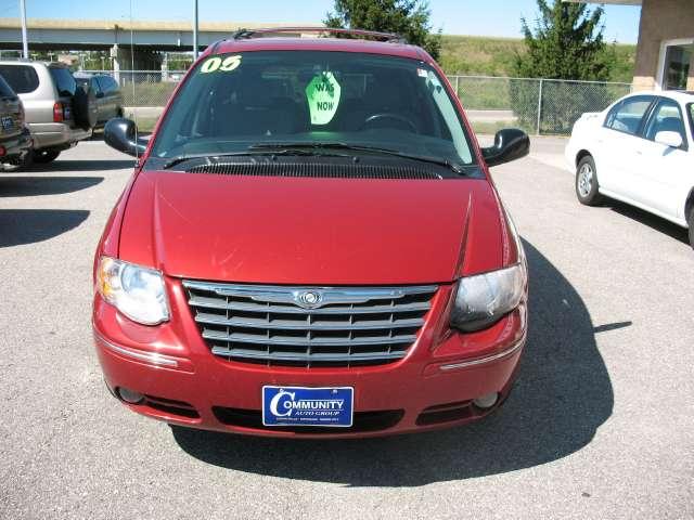 Chrysler Town and Country 2005 photo 4