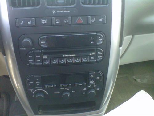 Chrysler Town and Country 2005 photo 3