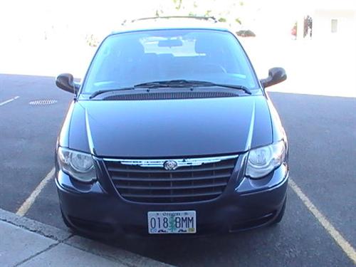 Chrysler Town and Country 2005 photo 5