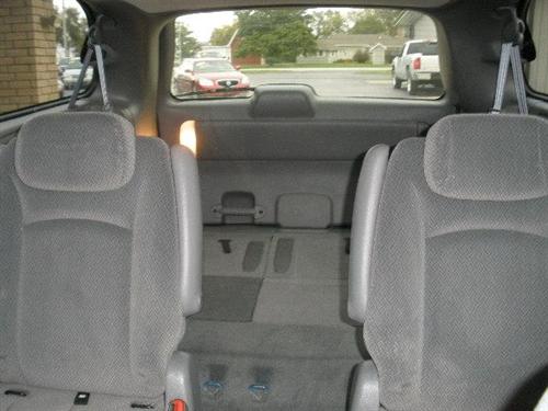 Chrysler Town and Country 2005 photo 1