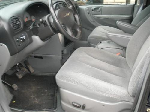 Chrysler Town and Country 2005 photo 3