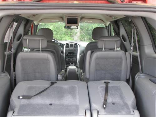 Chrysler Town and Country 2005 photo 4