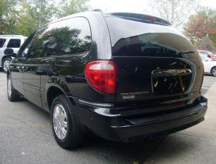 Chrysler Town and Country 2005 photo 4
