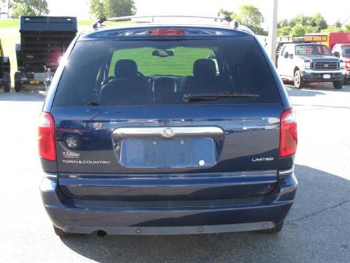 Chrysler Town and Country 2005 photo 4