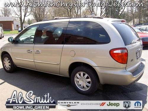 Chrysler Town and Country 2005 photo 5