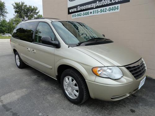 Chrysler Town and Country 2005 photo 5