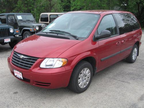 Chrysler Town and Country 2005 photo 3