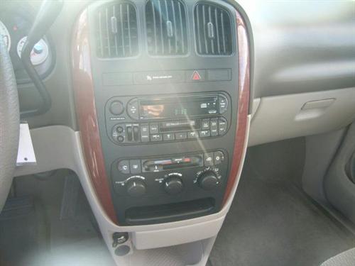 Chrysler Town and Country 2005 photo 1