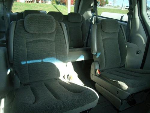 Chrysler Town and Country 2005 photo 3