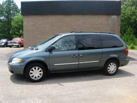 Chrysler Town and Country 2005 photo 4