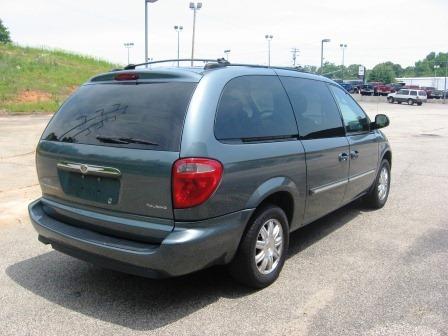 Chrysler Town and Country 2005 photo 5