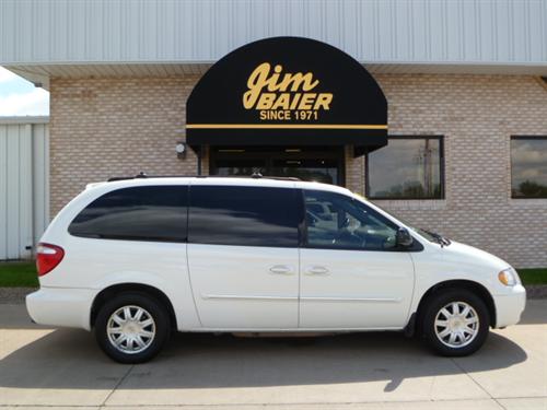 Chrysler Town and Country 2005 photo 3