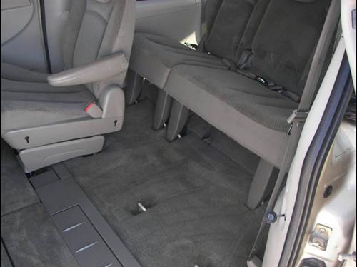 Chrysler Town and Country 2005 photo 3