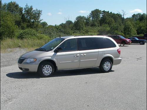 Chrysler Town and Country 2005 photo 4