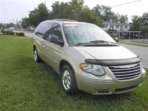 Chrysler Town and Country 2005 photo 1