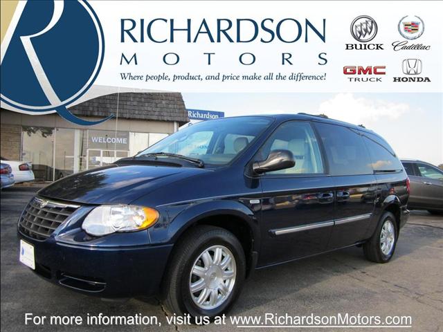 Chrysler Town and Country 3.5 MiniVan
