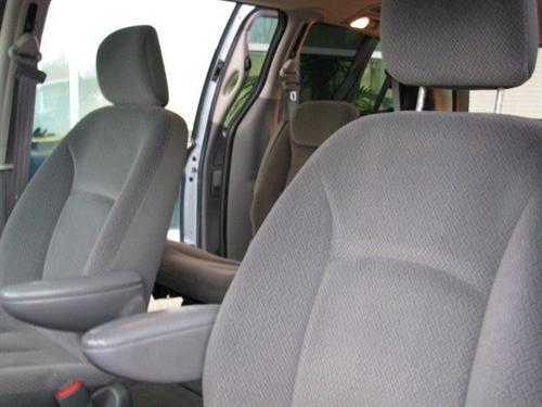 Chrysler Town and Country 2005 photo 3