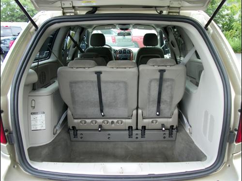 Chrysler Town and Country 2005 photo 3