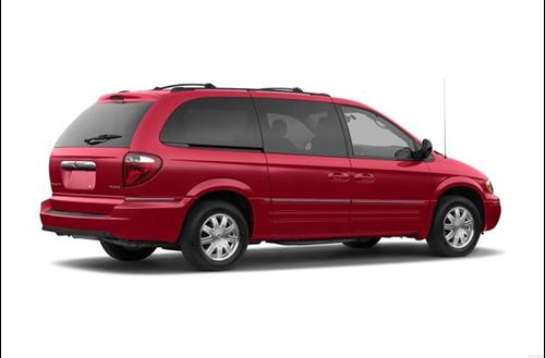 Chrysler Town and Country 2005 photo 1
