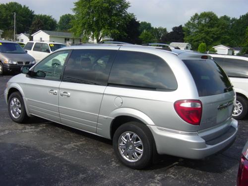 Chrysler Town and Country 2005 photo 4