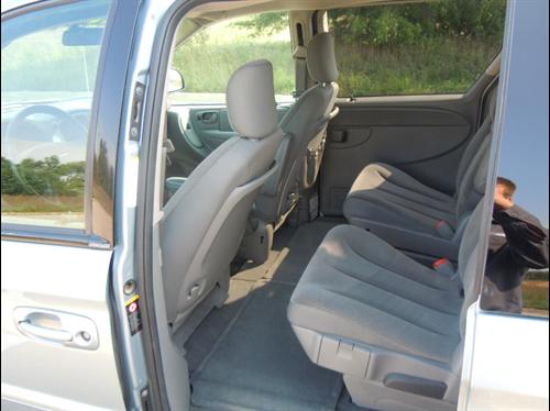 Chrysler Town and Country 2005 photo 3