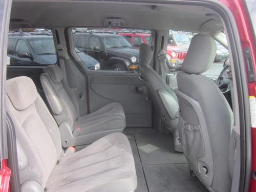 Chrysler Town and Country 2005 photo 4