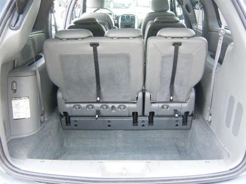 Chrysler Town and Country 2005 photo 4