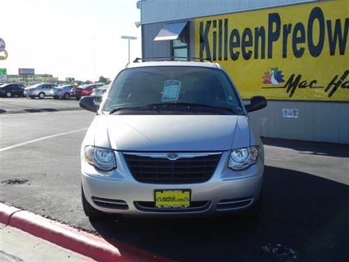 Chrysler Town and Country 2005 photo 1