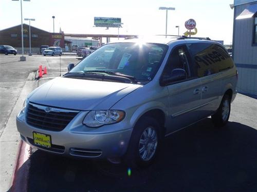 Chrysler Town and Country 2005 photo 4