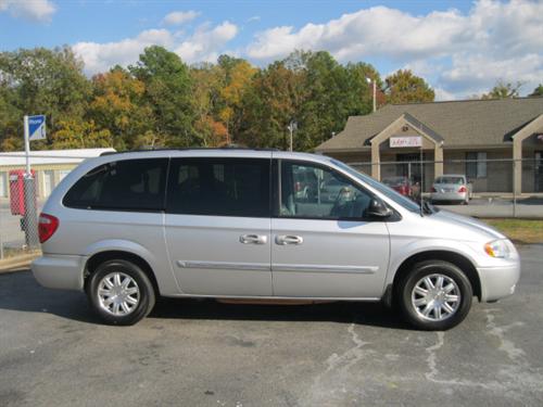 Chrysler Town and Country 2005 photo 5