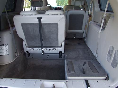 Chrysler Town and Country 2005 photo 3