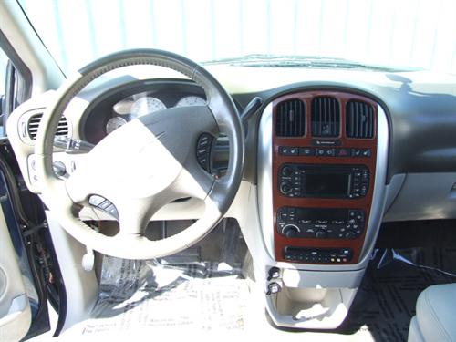 Chrysler Town and Country 2005 photo 4