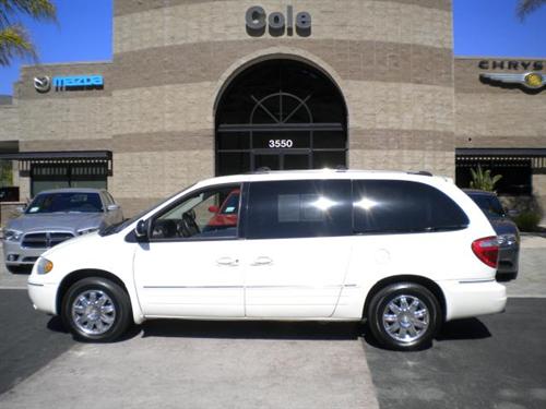 Chrysler Town and Country 2005 photo 2