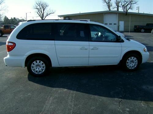 Chrysler Town and Country 2005 photo 3