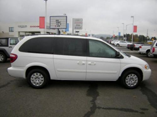 Chrysler Town and Country 2005 photo 3