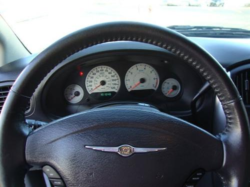 Chrysler Town and Country 2005 photo 3
