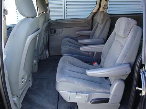 Chrysler Town and Country 2005 photo 4