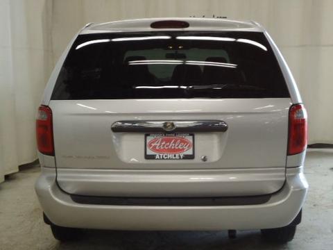 Chrysler Town and Country 2005 photo 1