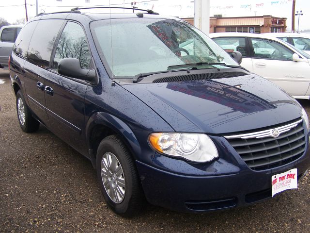 Chrysler Town & Country 2005 photo 1