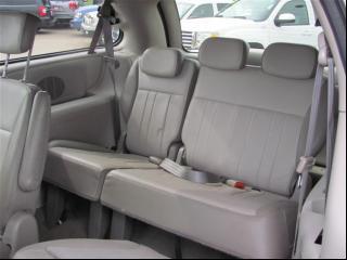 Chrysler Town and Country 2005 photo 1